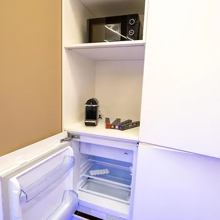 Apartment Roma15 *